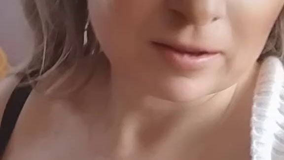 Na schon geil? Willst du mir zusehen Ich zeige dir mit jedem Video mehr von mir. Schreib mir deine Wünsche per DM